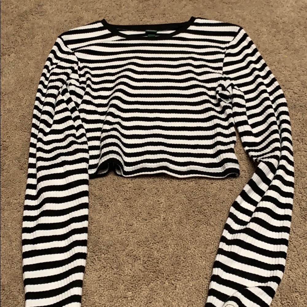 Stripped cropped long sleeve shirt